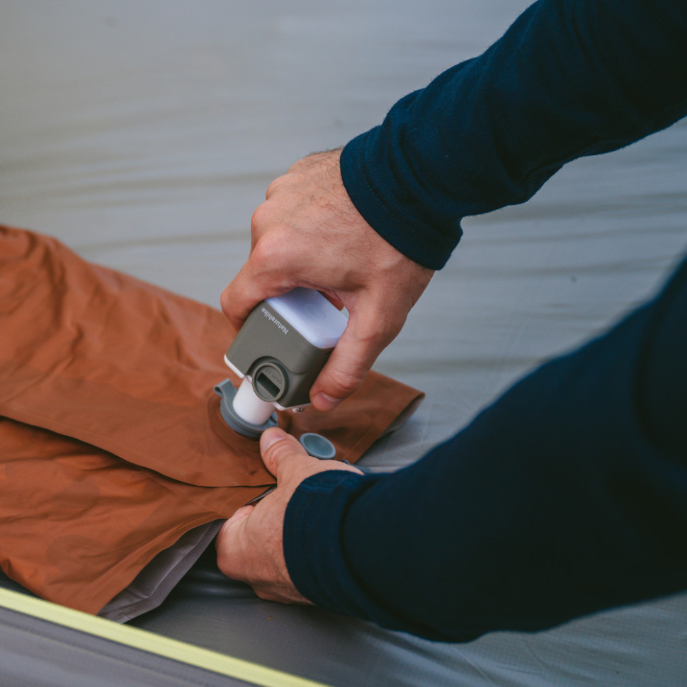 Багатофункціональний повітряний насос-ліхтар Naturehike CNK2550ZM012, зелений